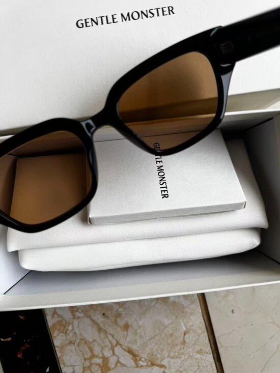 GENTLE MONSTER NABI Sunglasses - Black / Brown Tint main image 8